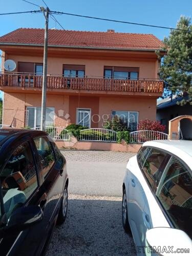 Gornji Kuršanec, kuća sa tri odvojena stana i građevinskim z - 2