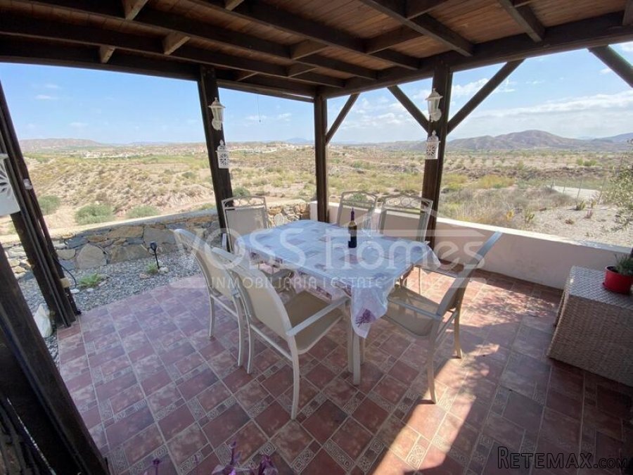 NEW & EXCLUSIVE TO VOSS HOMES - A lovingly presented, 3.. - 2