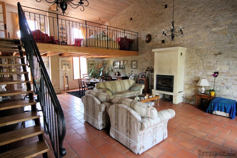 Charming And Spacious Renovated Stone.. - 2
