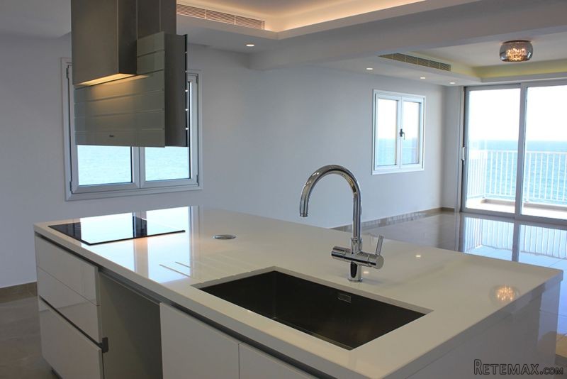 Spacious beachfront apartment with.. - 2