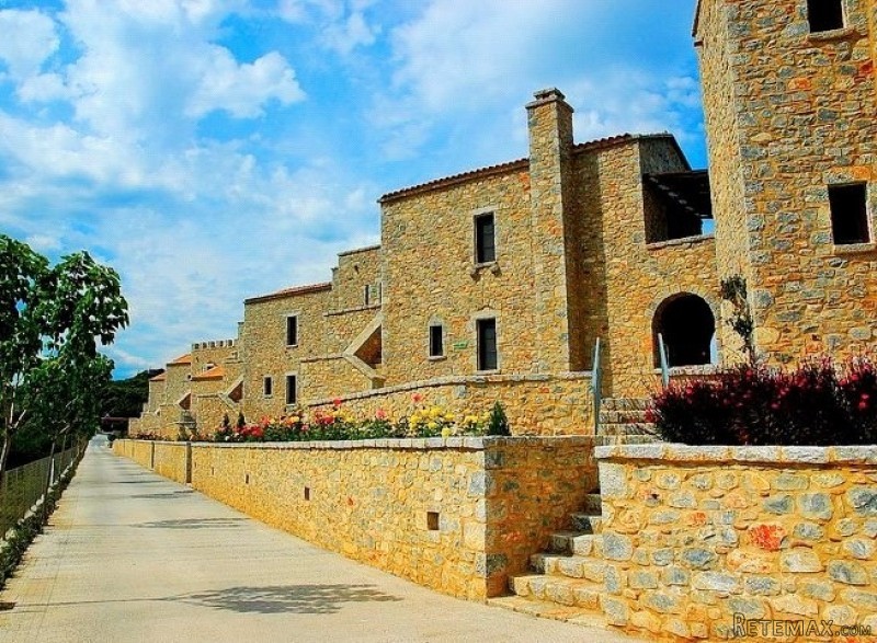 27 bedroom Hotel For Sale: Peloponnese