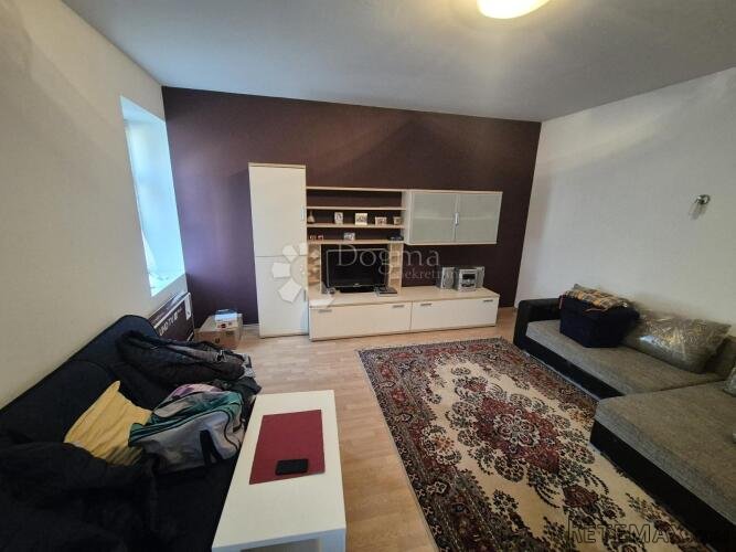 Kuća u centru Mihovljana sa ogromnim podrumom i 3.864m² zeml