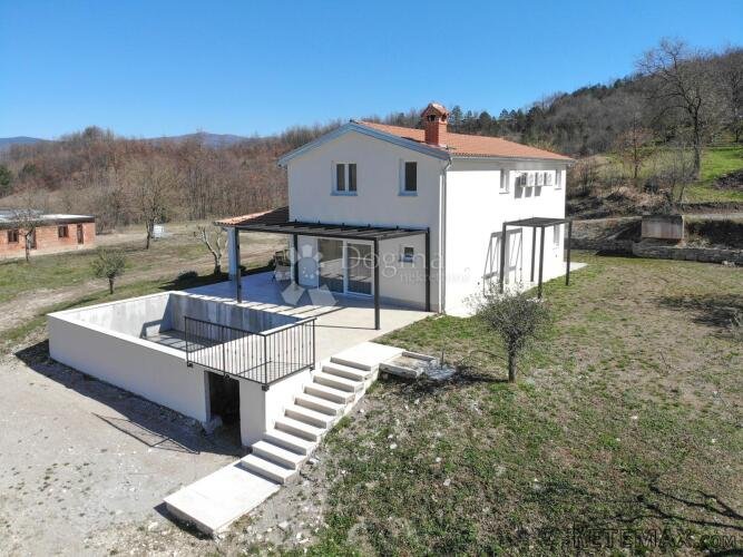 Cerovlje, atraktivna kuća s bazenom i saunom na TOP lokaciji