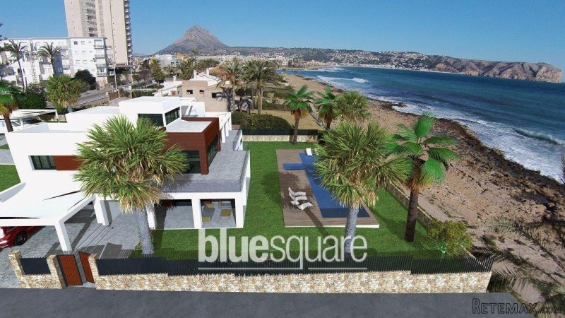 Spectacular front line property in Javea