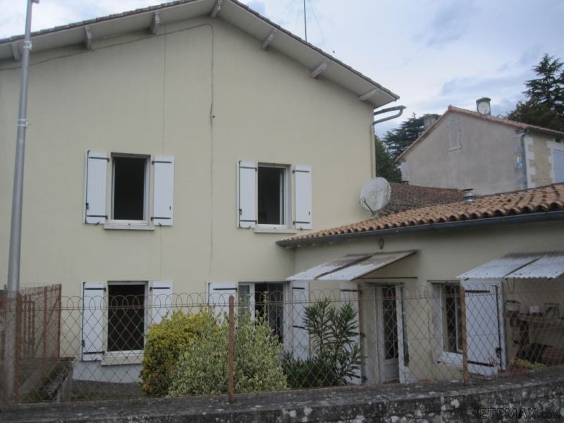 V0461 - 3 bedroom village house in need..