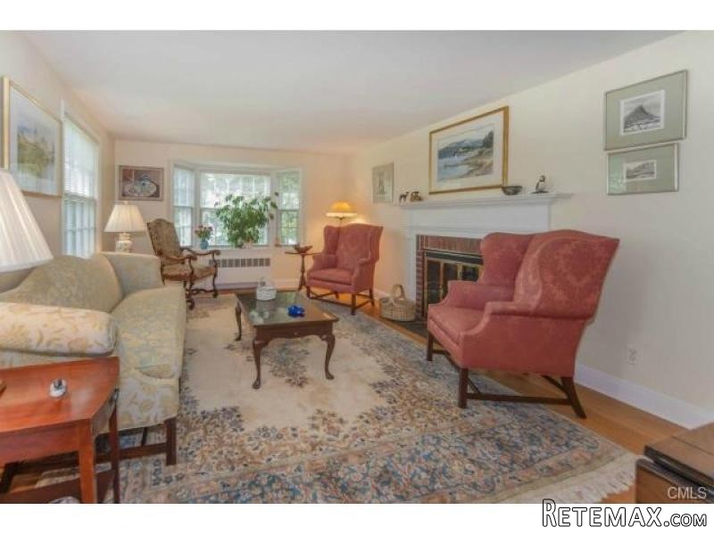 3 bedroom House For Sale: 6 TYLER.. - 2