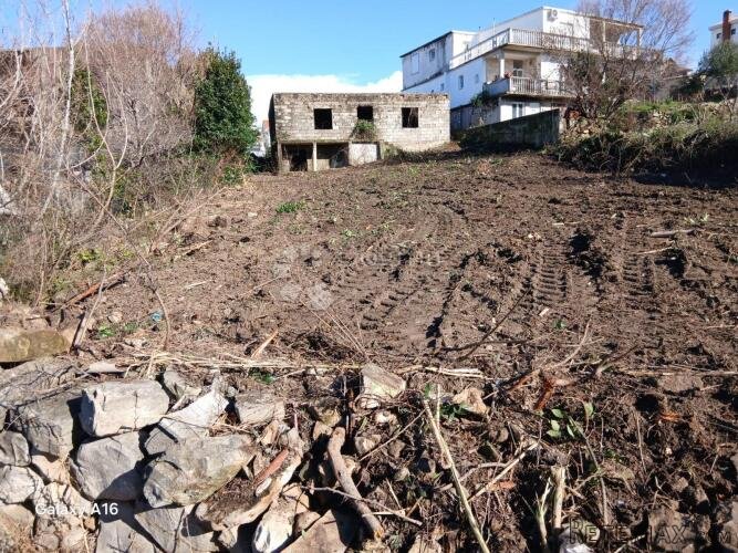 Građevinsko zemljište sa započetom gradnjom - 2