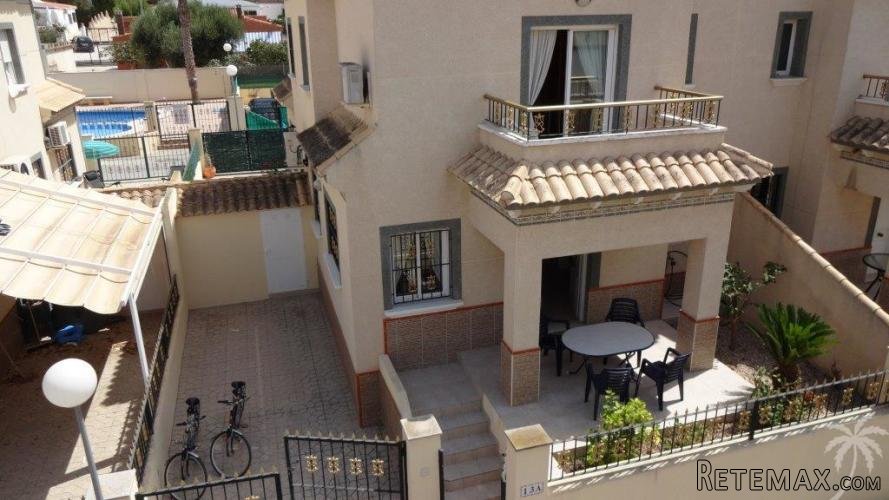 This terraced house is located on the south-west so you can.. - 2