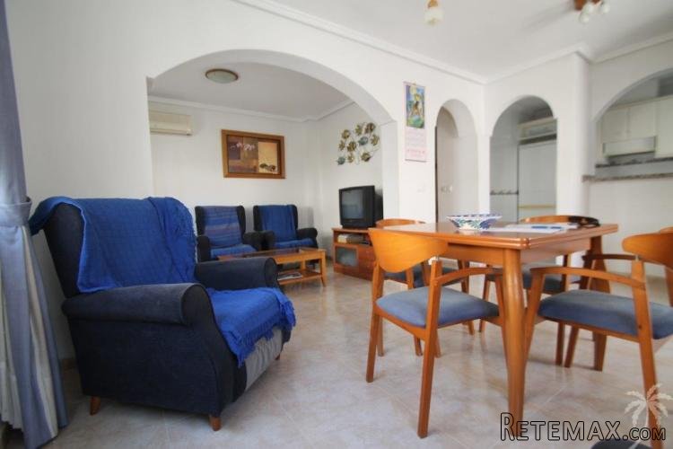 This terraced house is located on the south-west so you can.. - 3