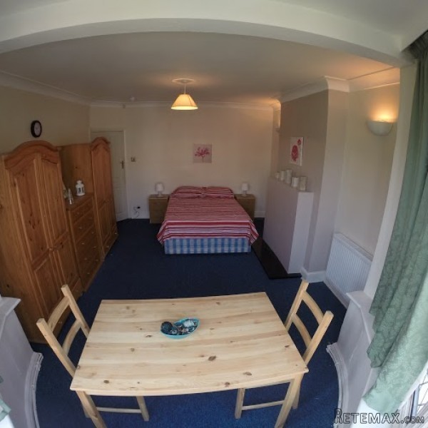 Double Bedroom In Huge House In.. - 2