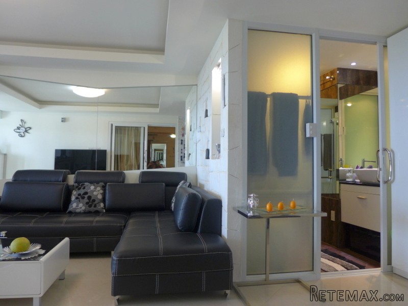 Modern 1-bedroom sea view condo on top.. - 2