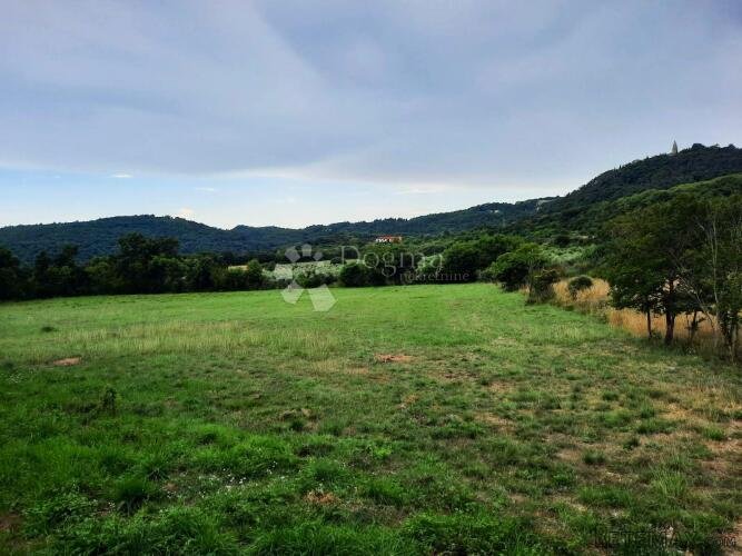 POLJOPRIVREDNO ZEMLJIŠTE LABIN, BLIZINA MORA 3,5 KM!