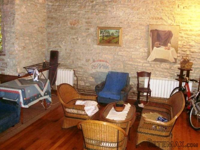 Vodnjan, prekrasna kuća sa okućnicom