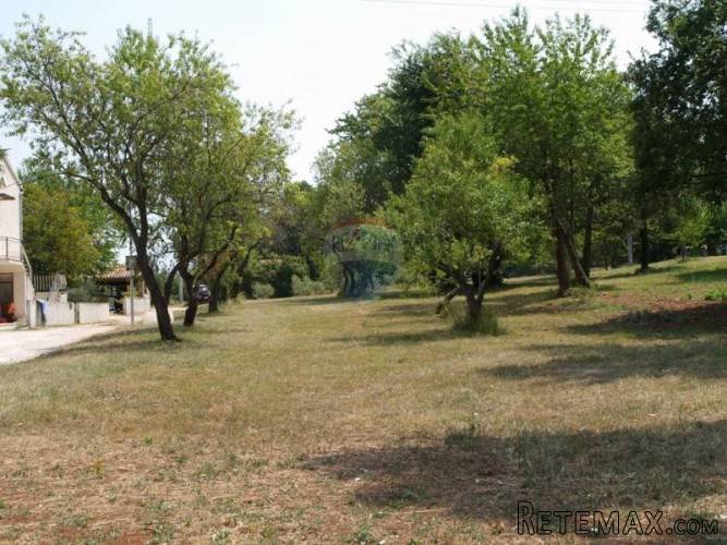 Parcela sa legaliziranim objektom u blizini Zelene lagune