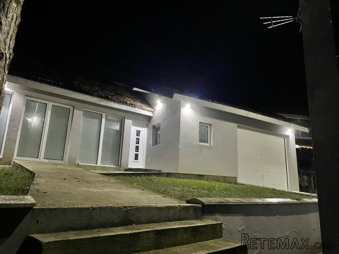 Kuca u Vincima na obali Dunava kod Golubca - 2