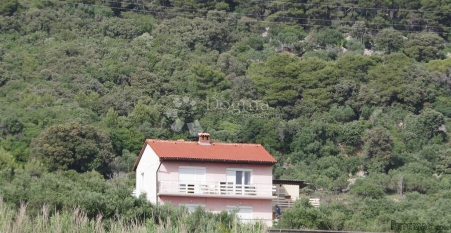 OTOK RAB KUĆA SA 5 APARTMANA - 2