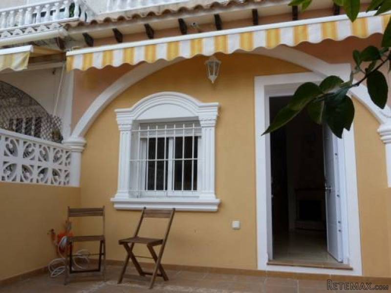 4 Bedroom 2 Bathroom Townhouse In..