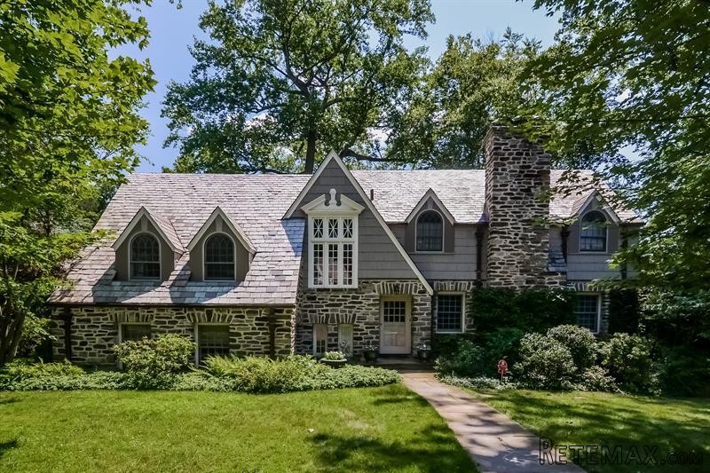 4 bedroom House For Sale: 2 Woods Lane..