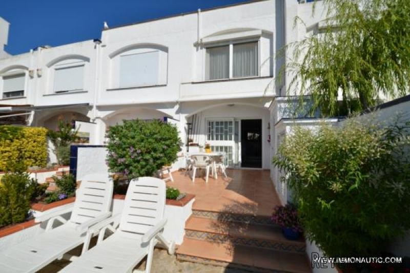 ROSES SANTA MARGARIDA: Nice house on..