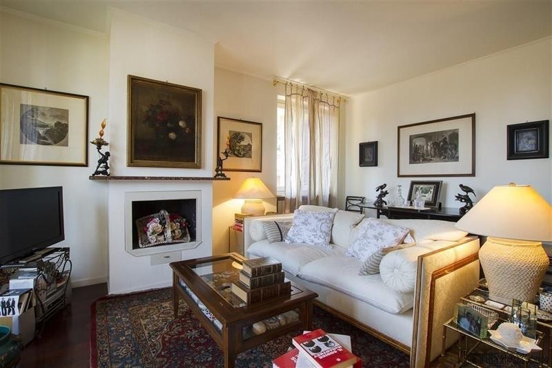 2 bedroom Apartment For Sale: Via..