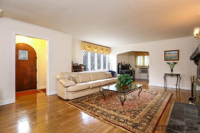 4 bedroom House For Sale: 784 Colonial.. - 2