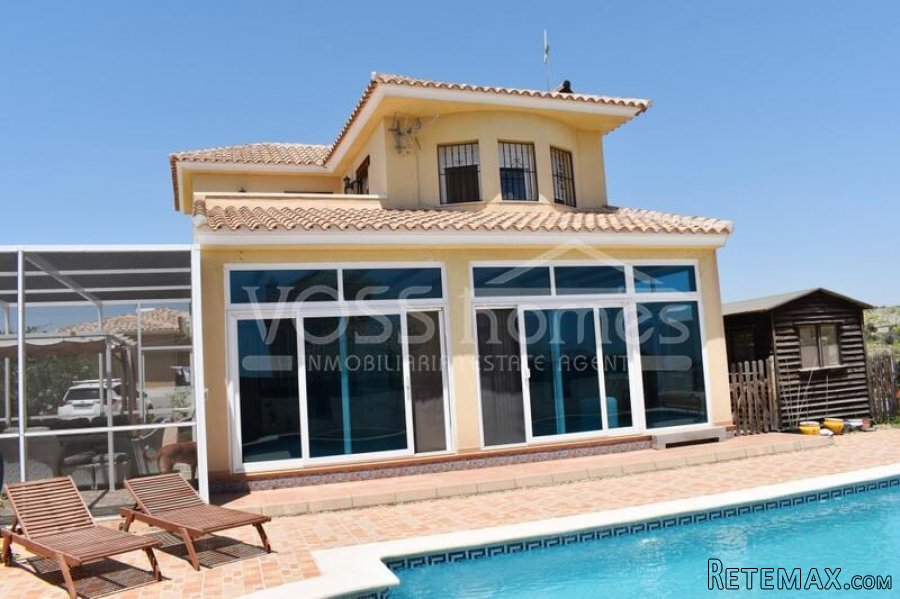 NEW LISTING TO VOSS HOMES - Larger than average, 4 bed, 2..