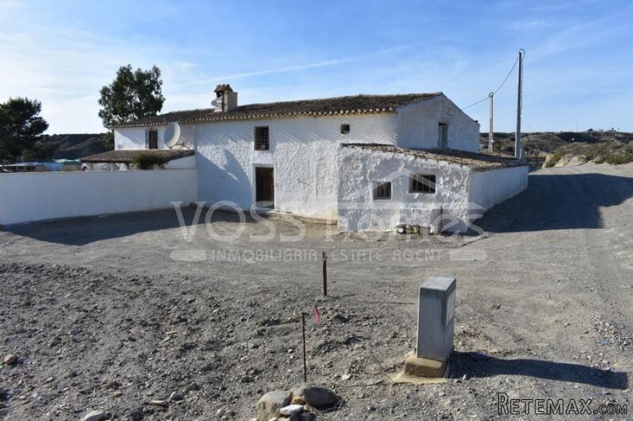 Semi Detached (but private) 2 storey country house of..