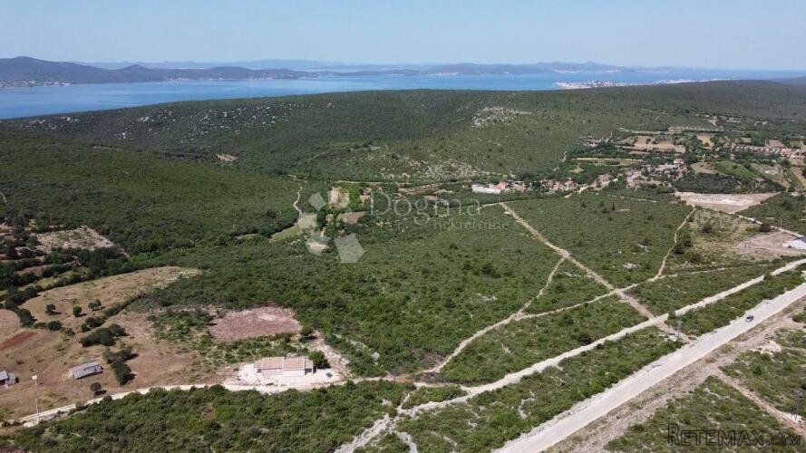 Plodno Poljoprivredno Zemljište 21 ha – Gornje Raštane, Lava