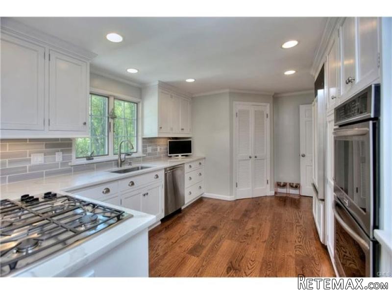 5 bedroom House For Sale: 85 SALEM.. - 2