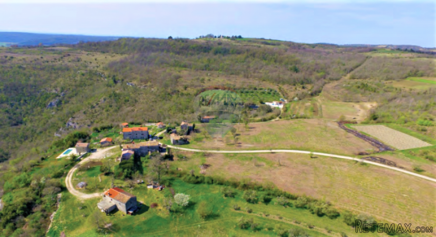 Istra,Grožnjan-Impozantno imanje za investiciju