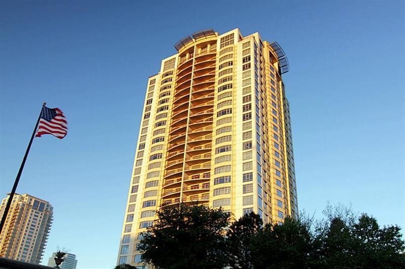 2 bedroom Flat For Sale: 1000 Uptown..