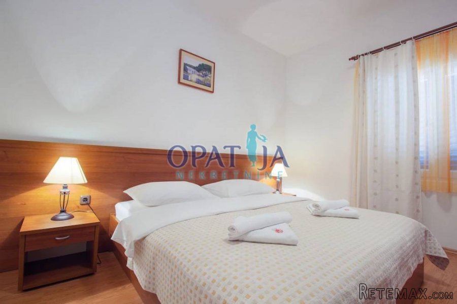Murter/okolica, hotel prvi red do mora