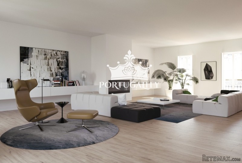 Luxury Apartment Located In The Heart..