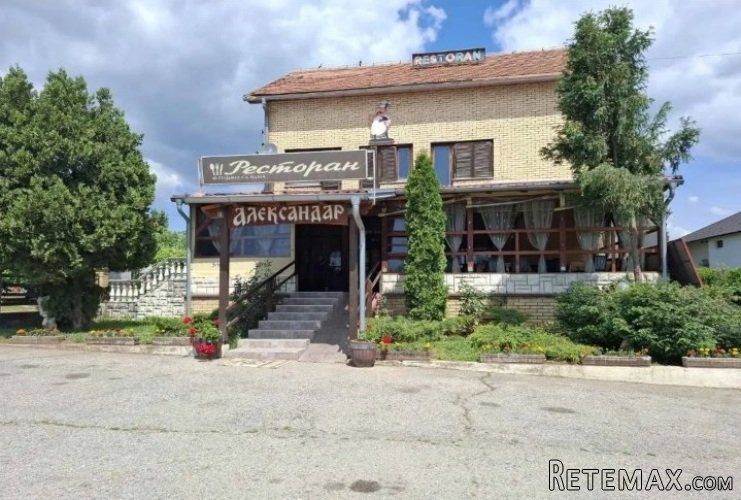 Kuca sa restoranom u Irigu
