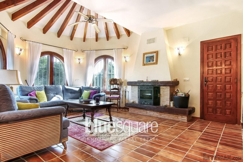 Unique 4 Bedroom 3 Bathroom Villa with.. - 2