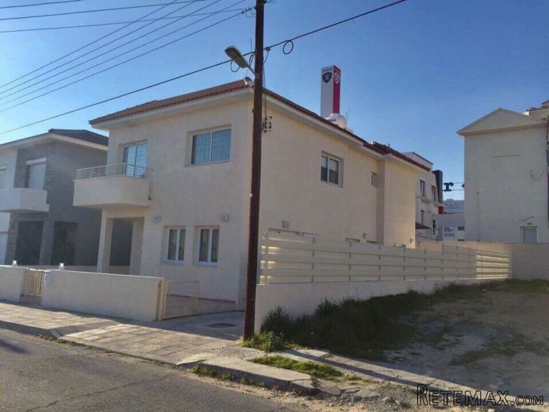 Four bedroom semi detached house for..