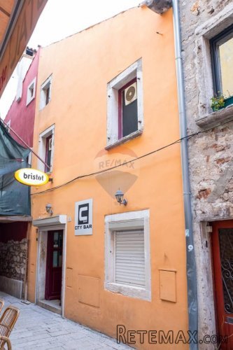 Rovinj,centar,kuća sa poslovnim prostorom-caffe bar-96m2
