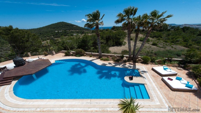 Luxury villa near Sestanyol