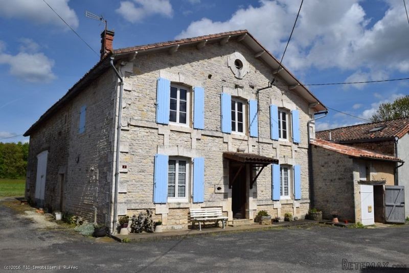 3 Bedroom Country House Close to..