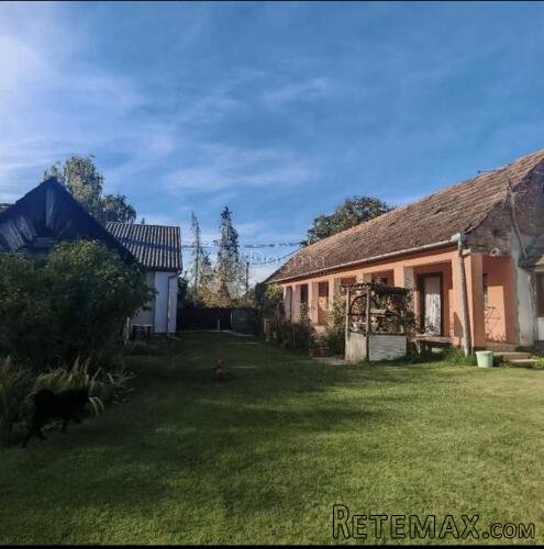 Kuća s okućnicom i velikim potencijalom - 2