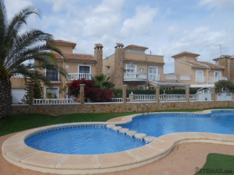 2 Bedrooms - Villa - Alicante - For Sale