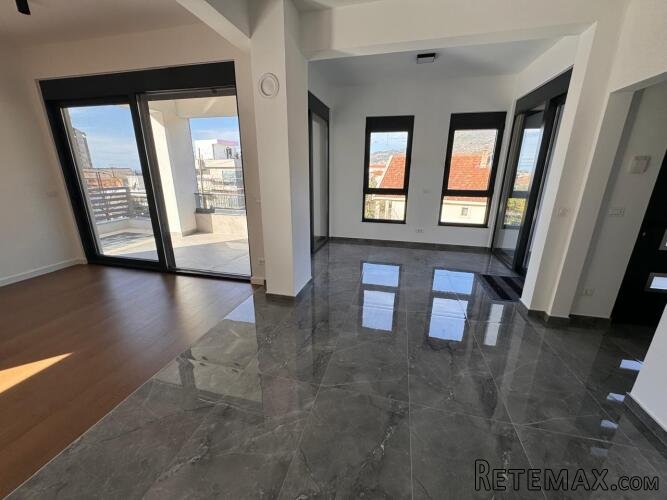 Prodaje se stambeno-poslovni objekat, Bar 780.000€ - 13