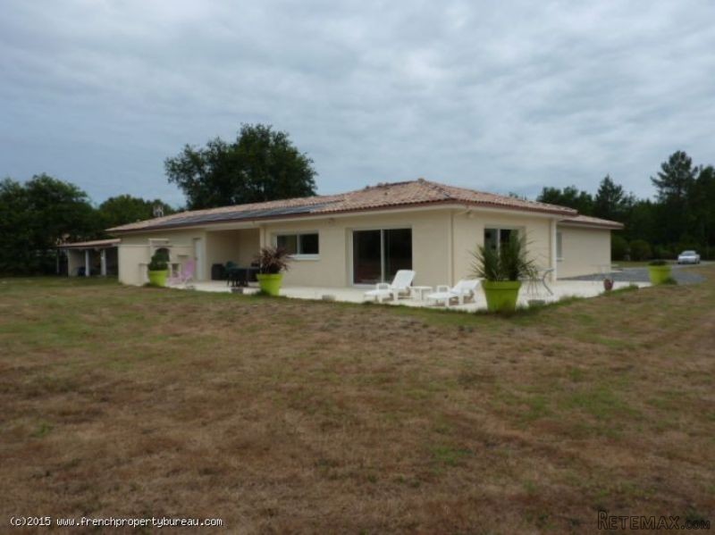 New house in a hectare of land close to..