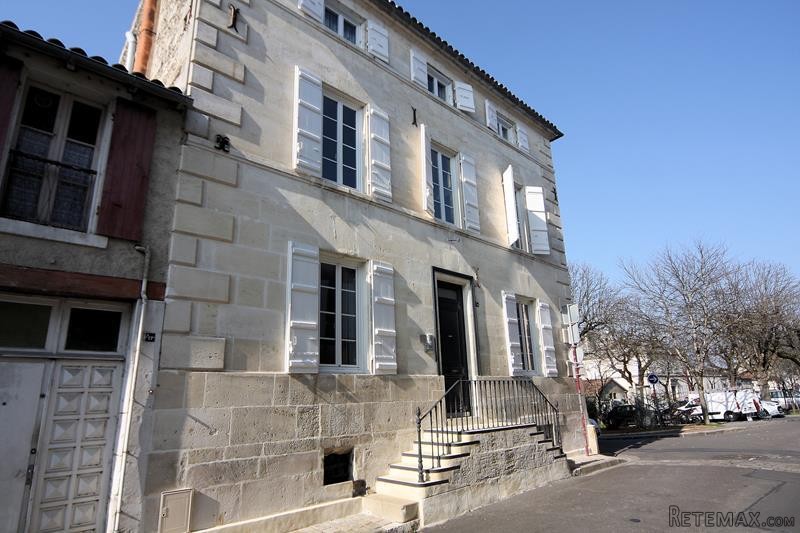 Large Renovated Townhouse In The Heart..