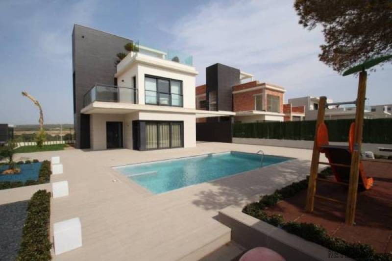 4 Bedroom 3 Bathroom Villa In Dehesa De..
