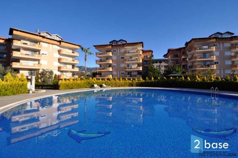 2 + 1 Enjoy the pool in the beautiful..