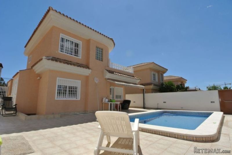 3 Bedrooms - Villa - Alicante - For Sale