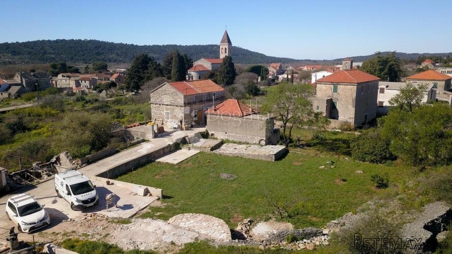 Građevinsko zemljište s projektom 667m2- Grohote,Šolta - 2
