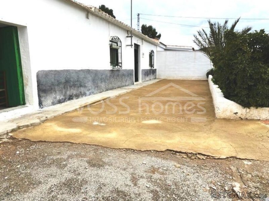 REDUCED and open to offers. Semi detached 140m2 country..