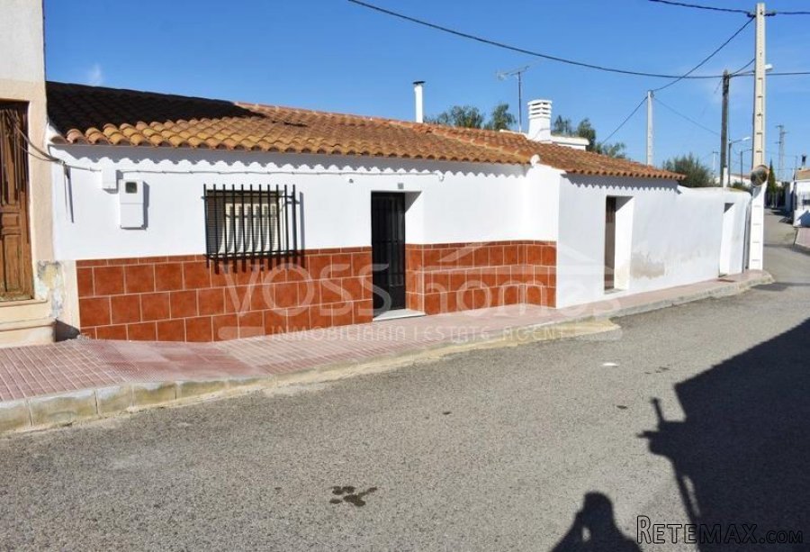 ABSOLUTE BARGAIN......A semi detached (but totally private)..